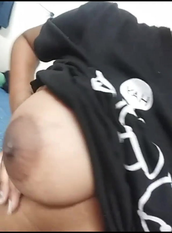 Tamil girl sex teasing plump boobs exposed