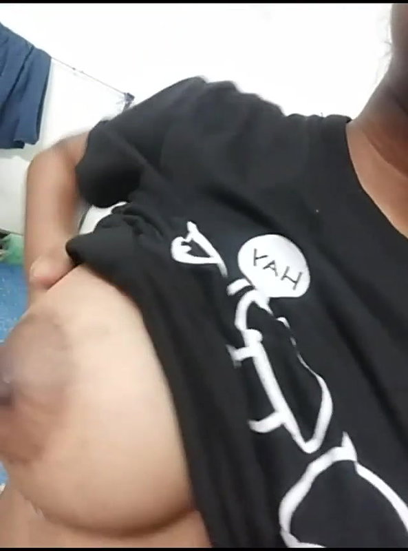 Tamil girl sex teasing plump boobs exposed