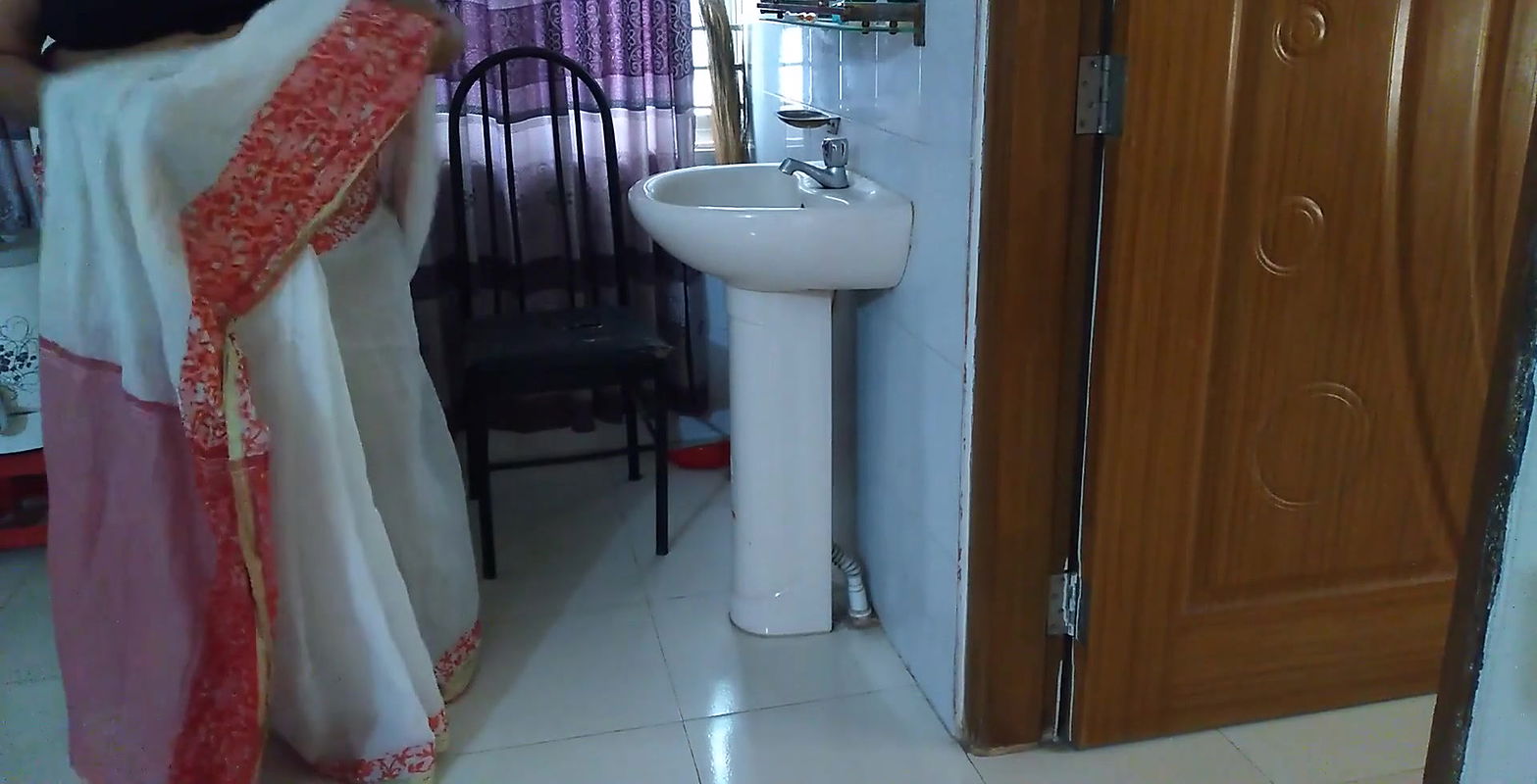 Indian college mam in saree getting ready to go to office, hot student sees madam’s sexy body and fucks hard – Huge cum