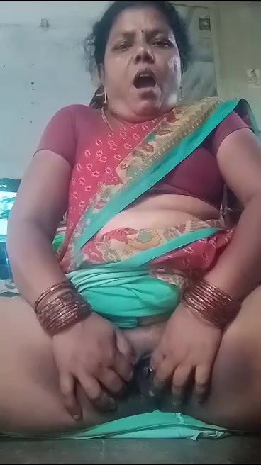 mature Tamil sex aunty spreading pussy in mood