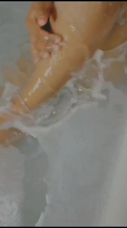 mallu hot Aswathy bathing naked in bathtub