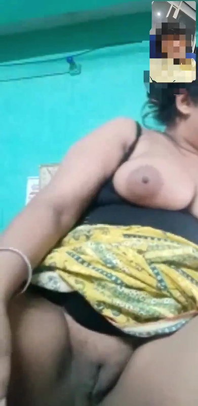 big boobs Bengali Boudi naked show on video call