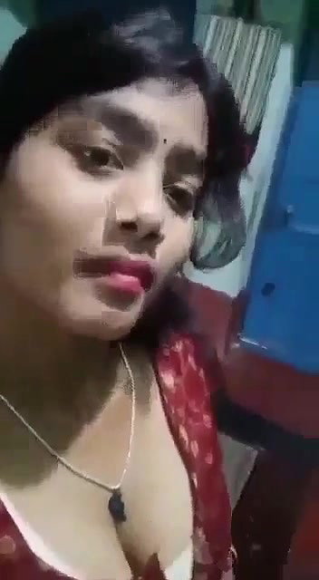 village girl stripping saree and viral boobs show