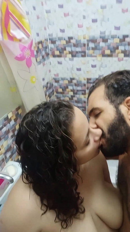 Pakistani chubby MILF nude bath and foreplay sex