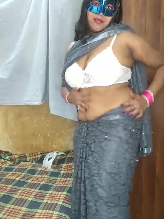 Indian porn busty bhabhi blowjob in innerwear