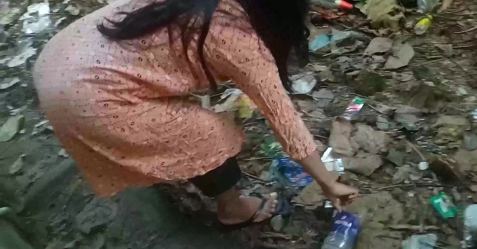 Kchra Binne Ayi ladki Ko Pese Dekar Chut Chuda Kiya, Dirty Hindi Sex Video