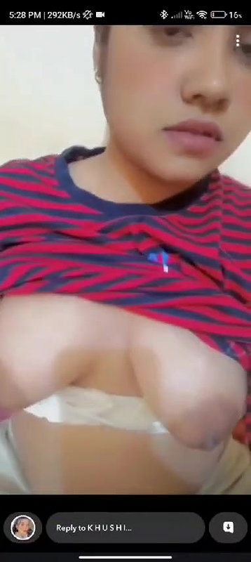 cute girlfriend boobs show on Snapchat app