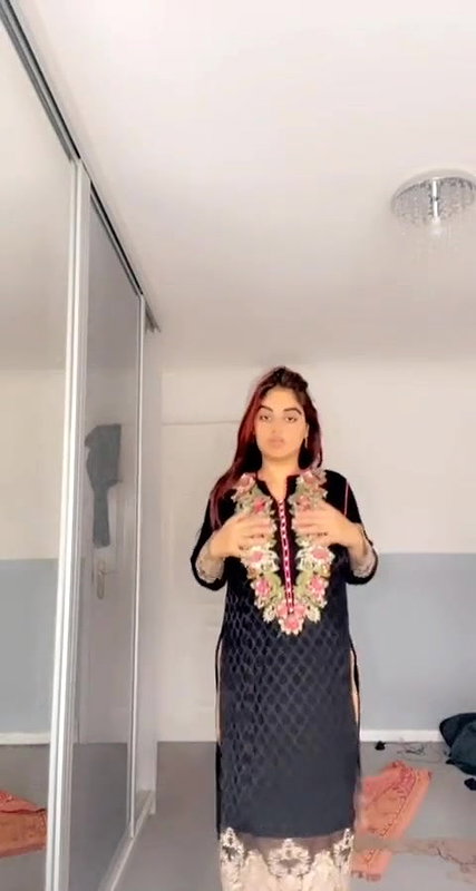 Pakistani sex maal removing salwar suit to nude