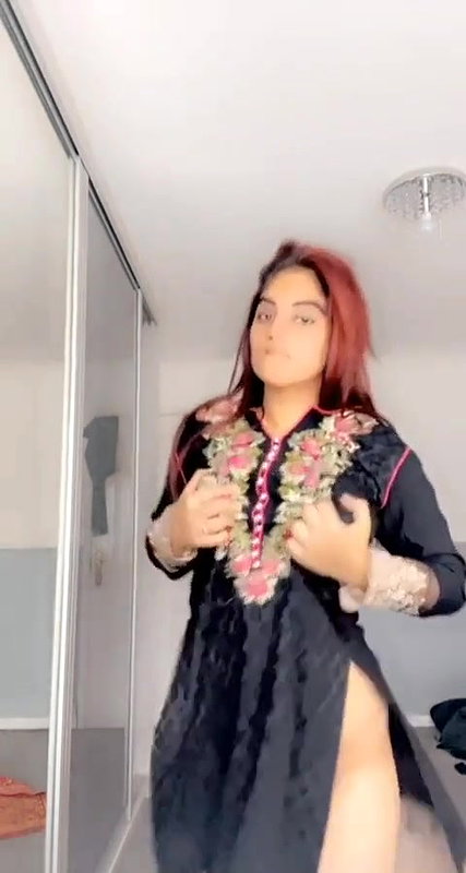 Pakistani sex maal removing salwar suit to nude