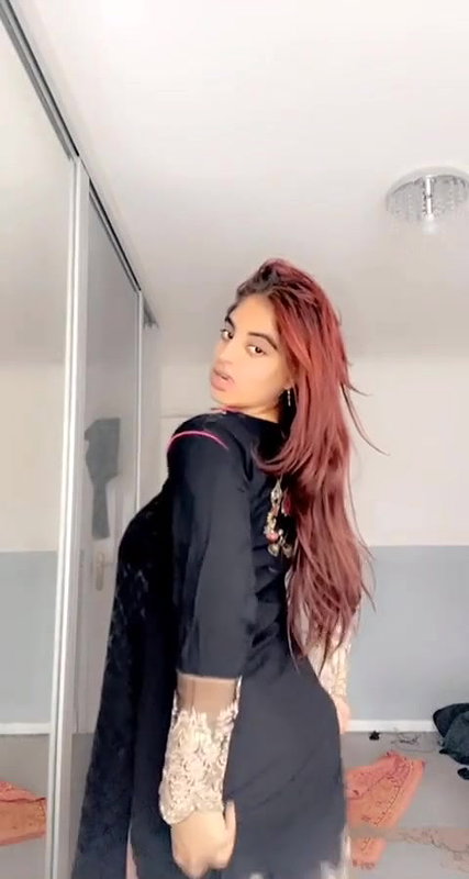 Pakistani sex maal removing salwar suit to nude