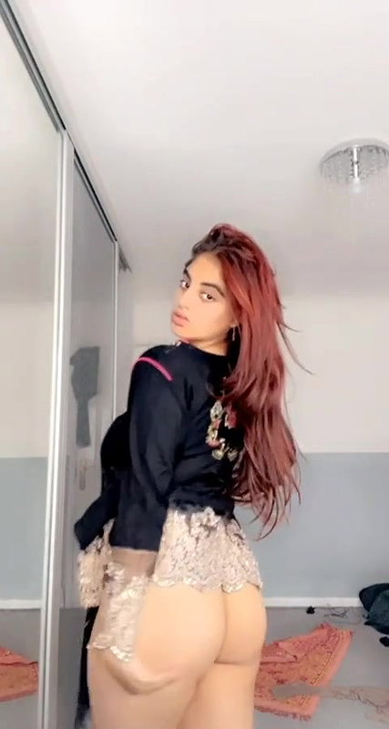 Pakistani sex maal removing salwar suit to nude