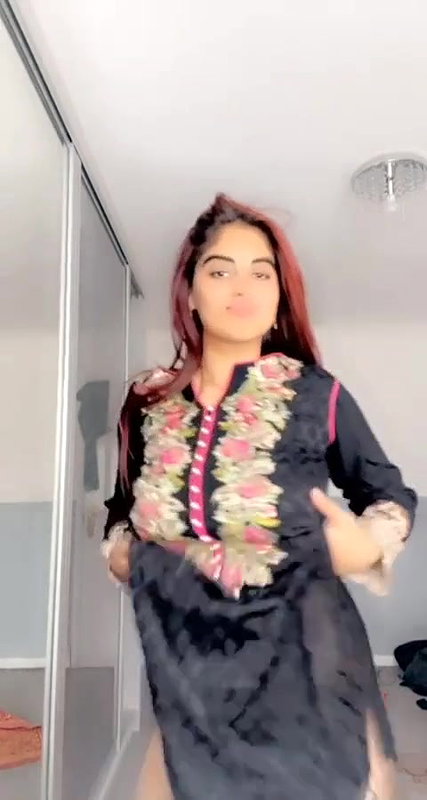 Pakistani sex maal removing salwar suit to nude