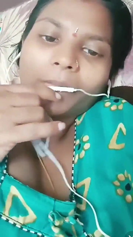 horny Tamil sex GF naked boob showing to lover