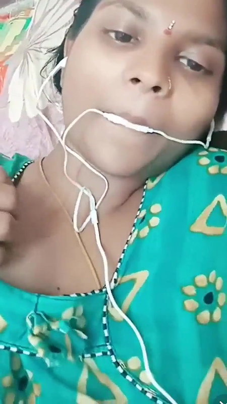 horny Tamil sex GF naked boob showing to lover