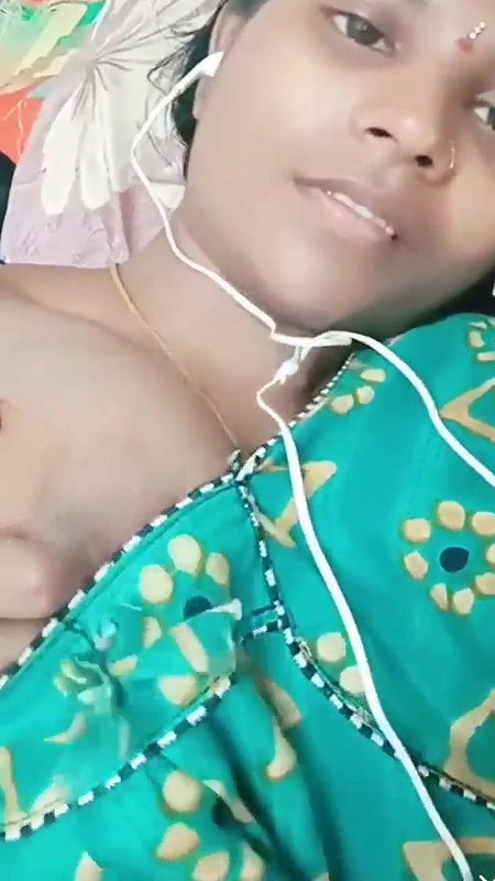 horny Tamil sex GF naked boob showing to lover