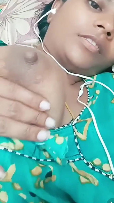 horny Tamil sex GF naked boob showing to lover