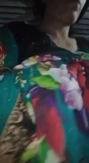 Pakistani sex aunty showing huge melons and pussy