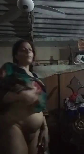 Pakistani sex aunty showing huge melons and pussy