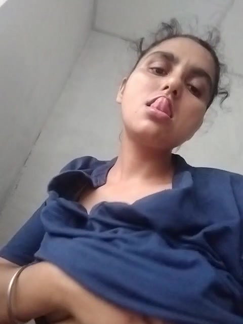 desi aunty boob press viral video for lover