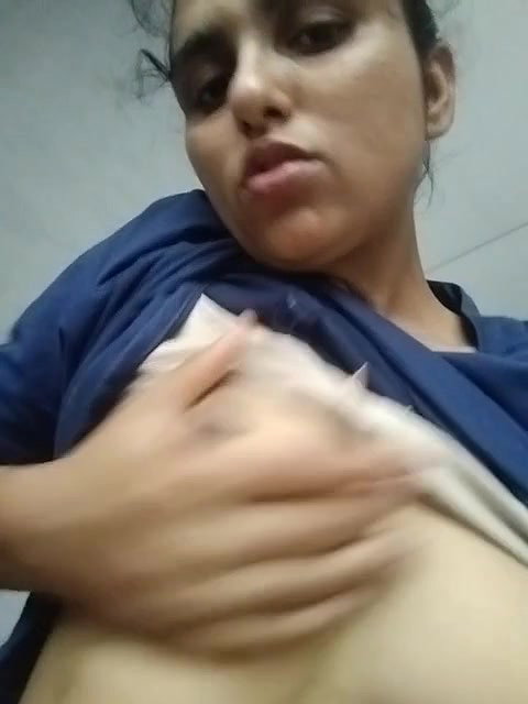 desi aunty boob press viral video for lover