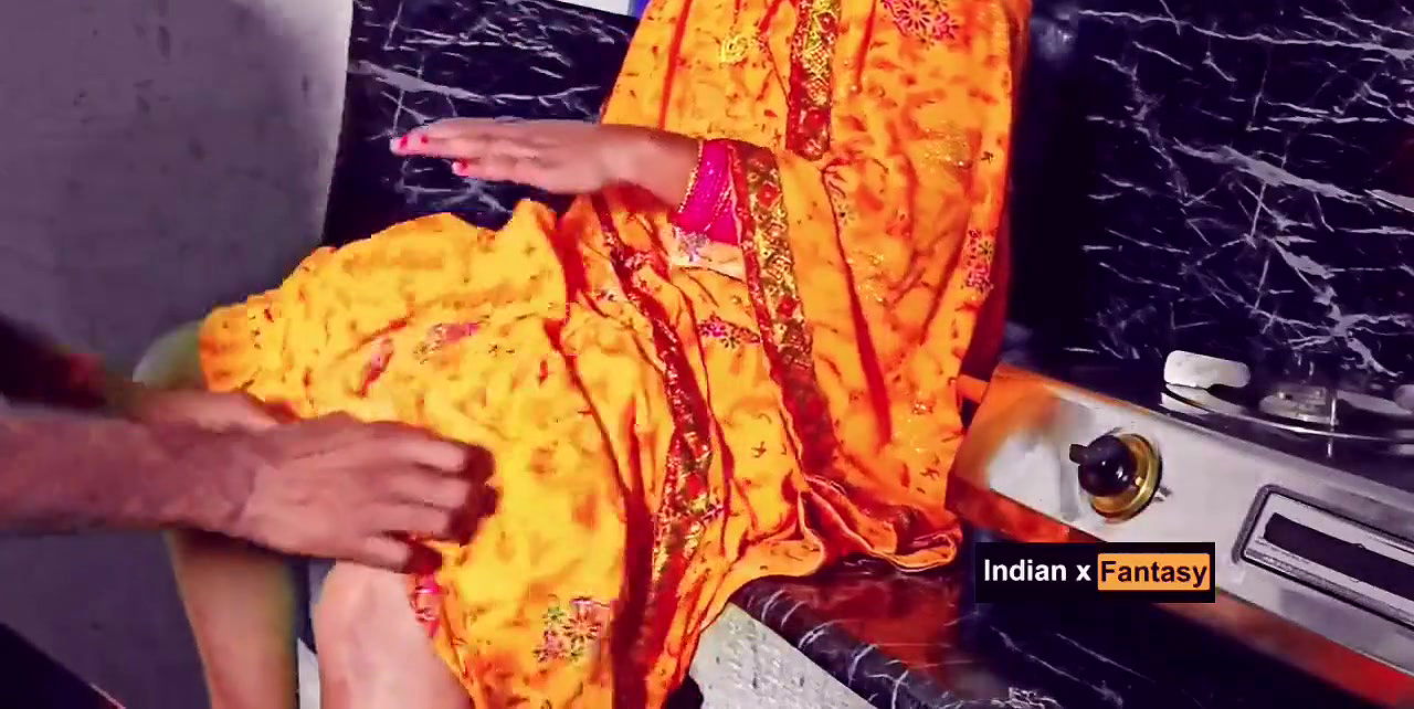 Nisha bhabhi got hard fucked in kitchen.pussy licking with clear Hindi audio