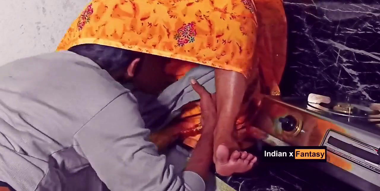 Nisha bhabhi got hard fucked in kitchen.pussy licking with clear Hindi audio