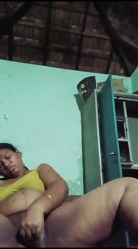 Tamil sex aunty masturbating pussy viral video