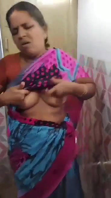 Tamil maid boobs show and blowjob to house owner