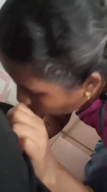 Tamil maid boobs show and blowjob to house owner