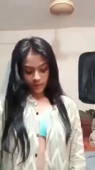 gorgeous Mumbai girl viral nude show for lover