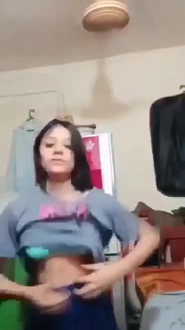 gorgeous Mumbai girl viral nude show for lover