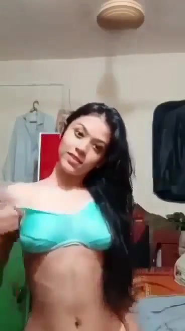 gorgeous Mumbai girl viral nude show for lover