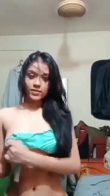 gorgeous Mumbai girl viral nude show for lover