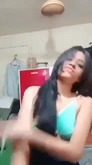 gorgeous Mumbai girl viral nude show for lover