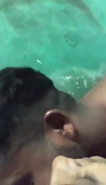 Desi lovers making their fuck video on mobile cam