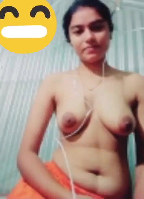 Bengali girl topless boobs show viral clip