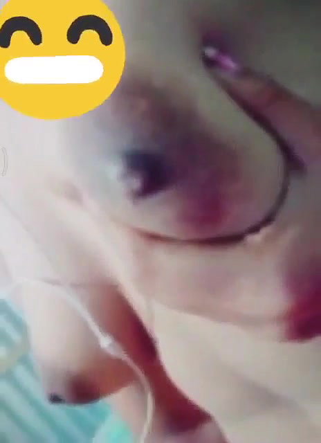 Bengali girl topless boobs show viral clip