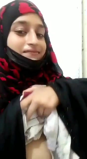 Bangladeshi hijab girl boobs show with mole