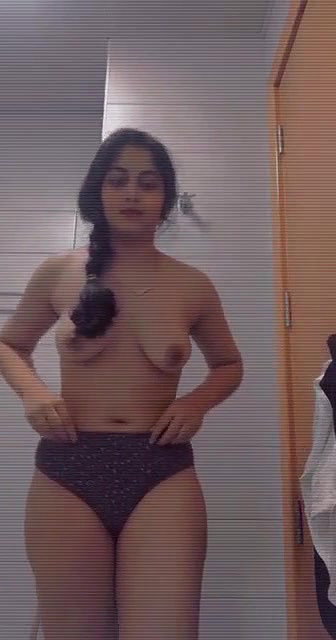 cute girl nude bath viral video making for lover
