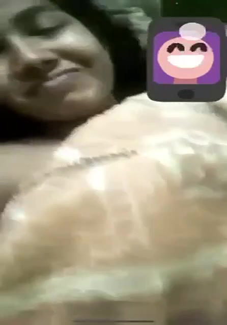 Bangladesi sex girlfriend huge melons displaying