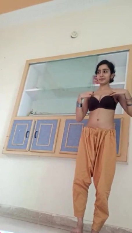 slim girl naked pussy and ass showing in nude fsi