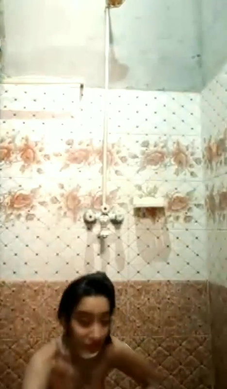 Pakistani girl nude bath viral show for lover