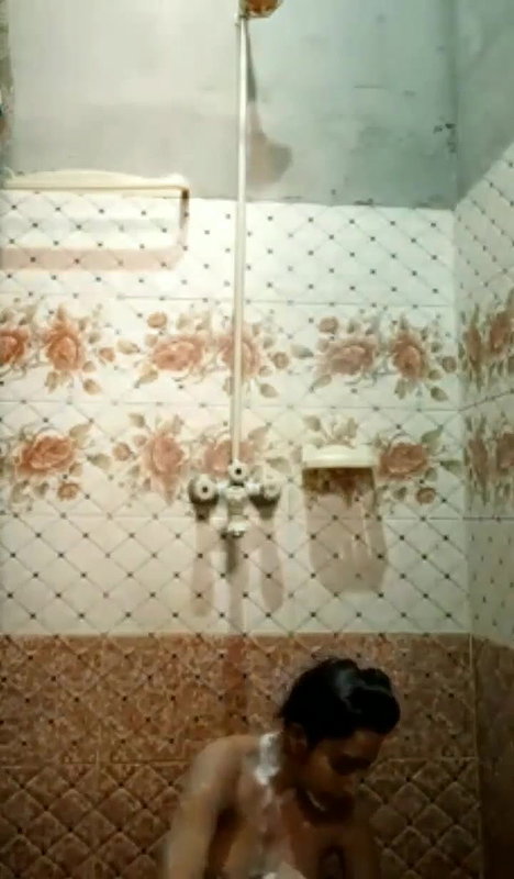 Pakistani girl nude bath viral show for lover