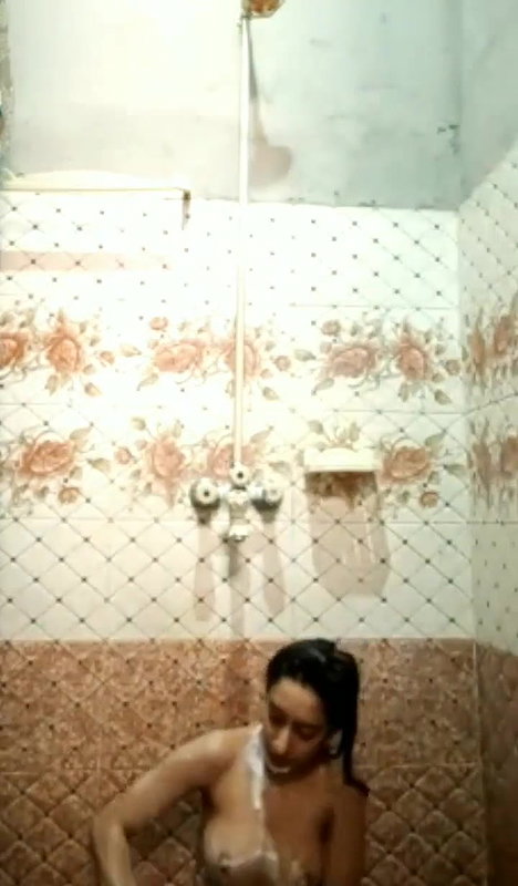 Pakistani girl nude bath viral show for lover