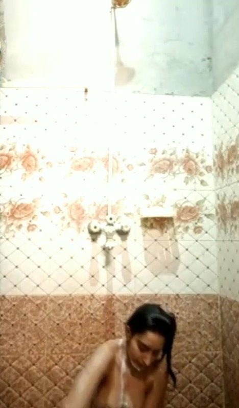 Pakistani girl nude bath viral show for lover