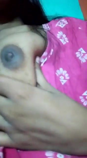 girlfriend boobs show and pressing viral selfie