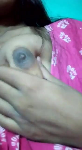 girlfriend boobs show and pressing viral selfie