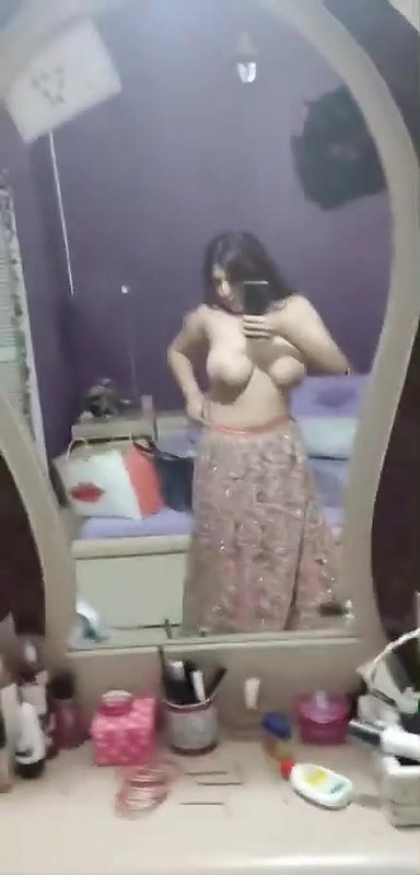 topless mirror video of big boobs girlfriend