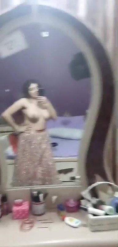 topless mirror video of big boobs girlfriend