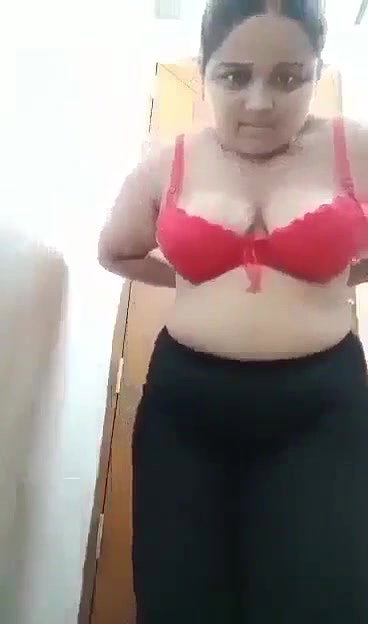 chubby wife desi fingering pussy in nude